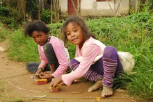 Jeux d'enfants village de Ranomafana