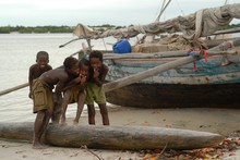 Enfants dans un village de pêcheur au nord de Majunga