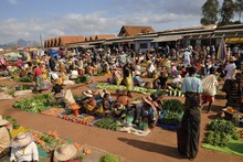 Marché d'Ambalavao, les étals de légumes, Province de Fianarantsoa