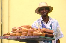 Portrait vendeur de gateaux à Tananarive, Province de Tananarive (Antananarivo)