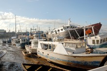 Bateaux à moteur dans le port de Majunga