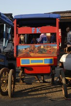 Pousse-pousse peint à Manakara